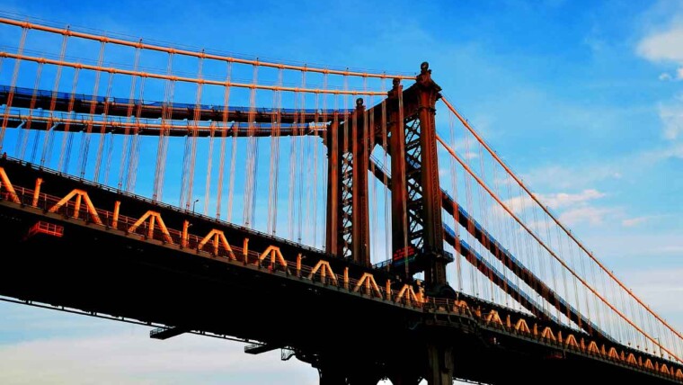 Famous bridges and their history, showcasing iconic structures like the Golden Gate and Tower Bridge.